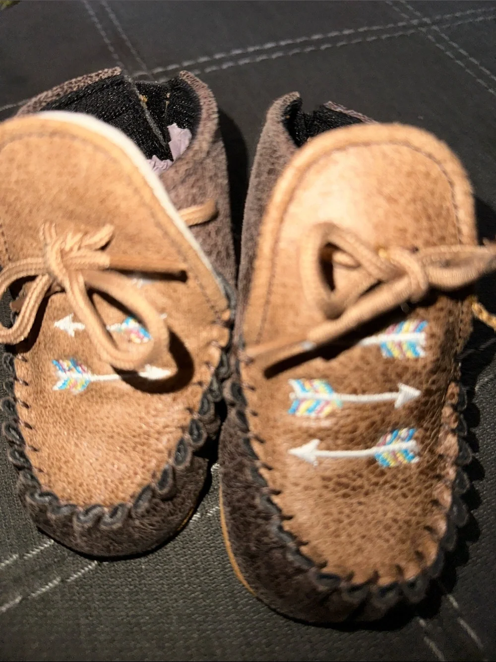 Old West Brown Kids Moccasin Shoes with Arrow Embroidery - Picture 4 of 4